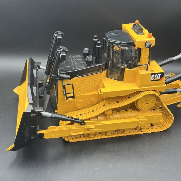Bruder 02453 Cat® Large Track Dozer 24.12.12 - Used - Picture 3 of 13